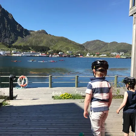 Delicate Ocean Front House - Rorbu Style 別荘 バルスタ