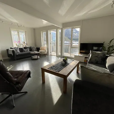 Delicate Ocean Front House - Rorbu Style バルスタ