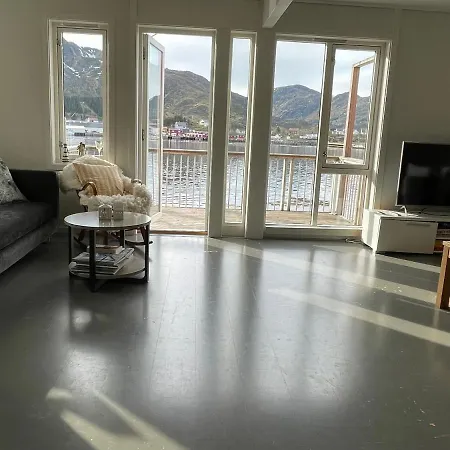 Delicate Ocean Front House - Rorbu Style 펜션 *