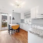 Delicate Ocean Front House - Rorbu Style בלסטאד